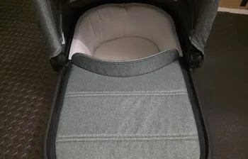 UPPAbaby VISTA V2 Bassinet Groen - Comfortabele reiswieg voor pasgeborenen, geventileerde matras