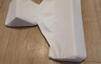 Baby zijslaapsteunkussen – zachte schuimrubberen anti-rolpositiehouder