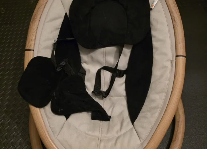 Qute Elektronische Baby-Wip - Automatisch Schommelen Van Zij Naar Zij, Bedieningspaneel, Gebruikt 6 Maanden