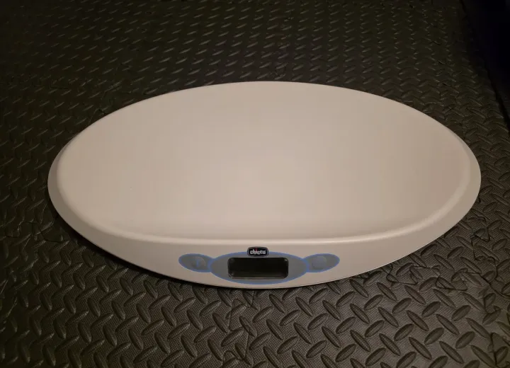 Chicco Digitale Babyweegschaal - Nauwkeurig van pasgeborene tot 20 kg, LCD-display, stabilisator, zeer goede staat