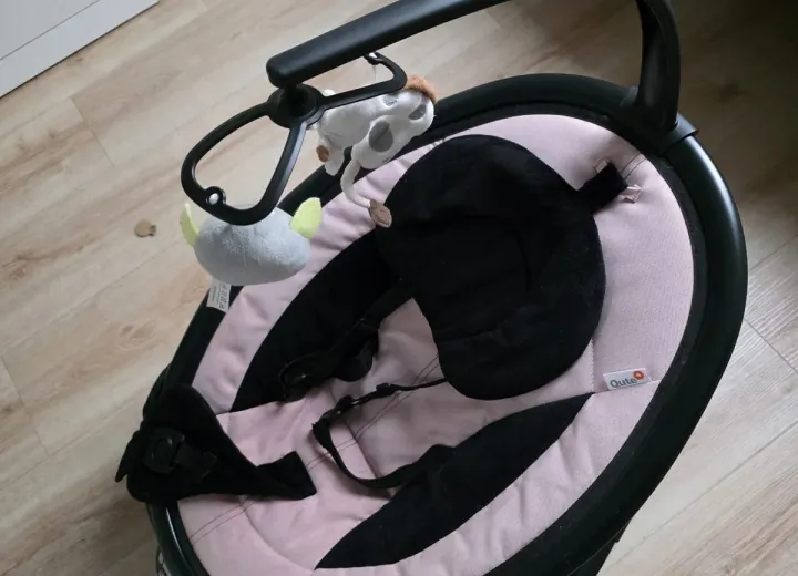 Qute Baby Wip met Bedieningspaneel - Automatisch Schommelen, Geluiden & Timer, Zeer Goede Staat