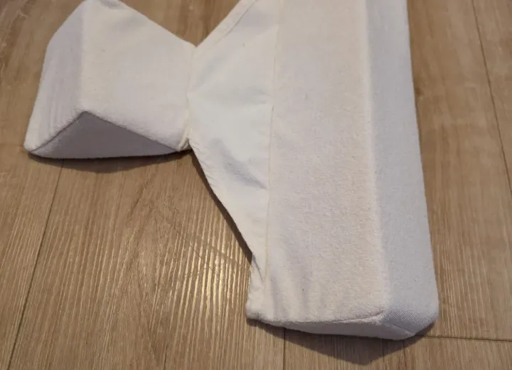 Baby zijslaapsteunkussen – zachte schuimrubberen anti-rolpositiehouder