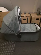 UPPAbaby VISTA V2 Bassinet Groen - Comfortabele reiswieg voor pasgeborenen, geventileerde matras 5