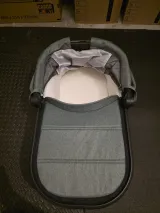 UPPAbaby VISTA V2 Bassinet Groen - Comfortabele reiswieg voor pasgeborenen, geventileerde matras 4